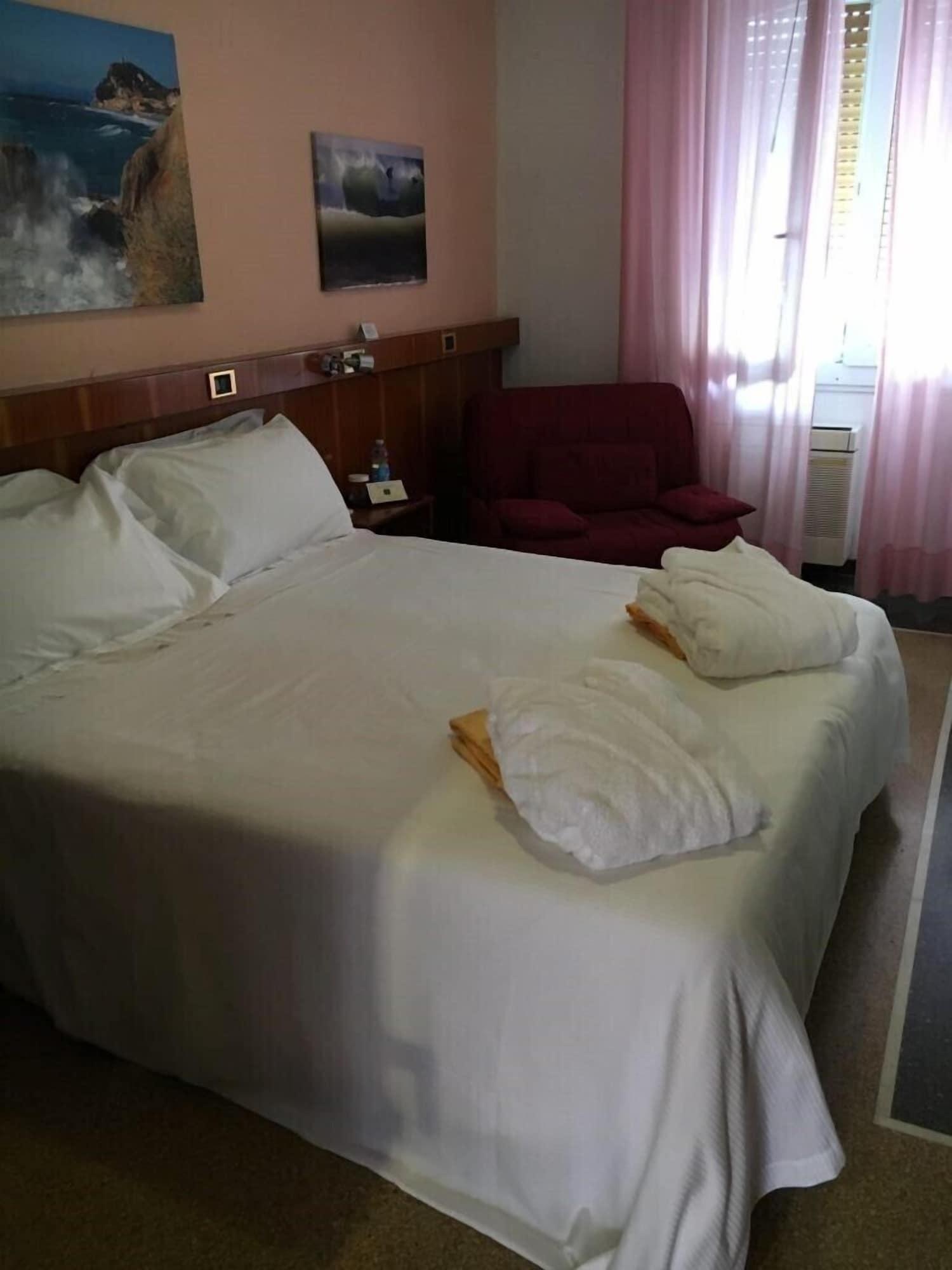 Hotel Internazionale Finale Ligure Esterno foto