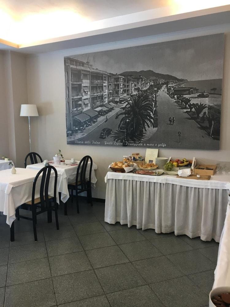 Hotel Internazionale Finale Ligure Esterno foto