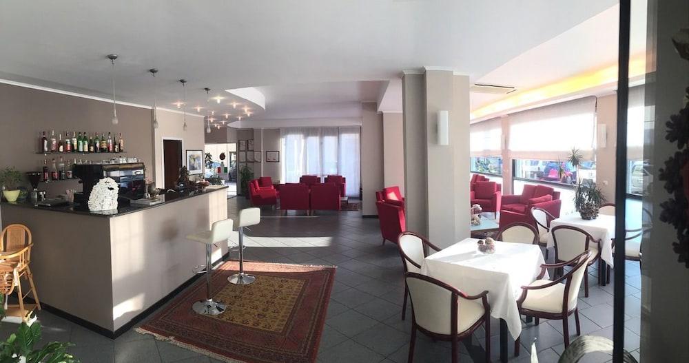 Hotel Internazionale Finale Ligure Esterno foto