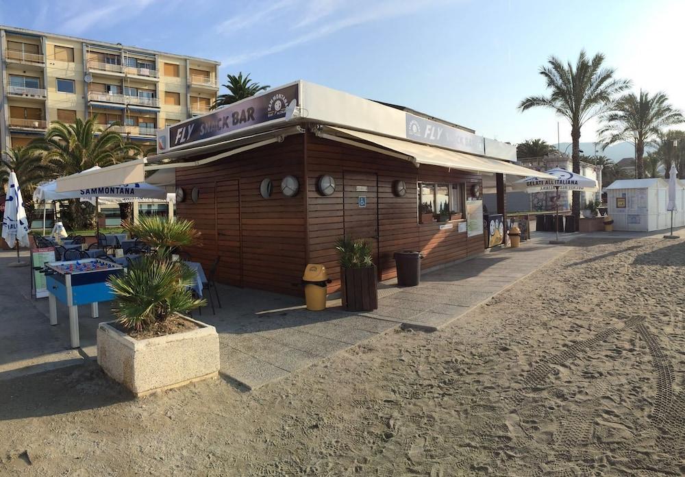 Hotel Internazionale Finale Ligure Esterno foto