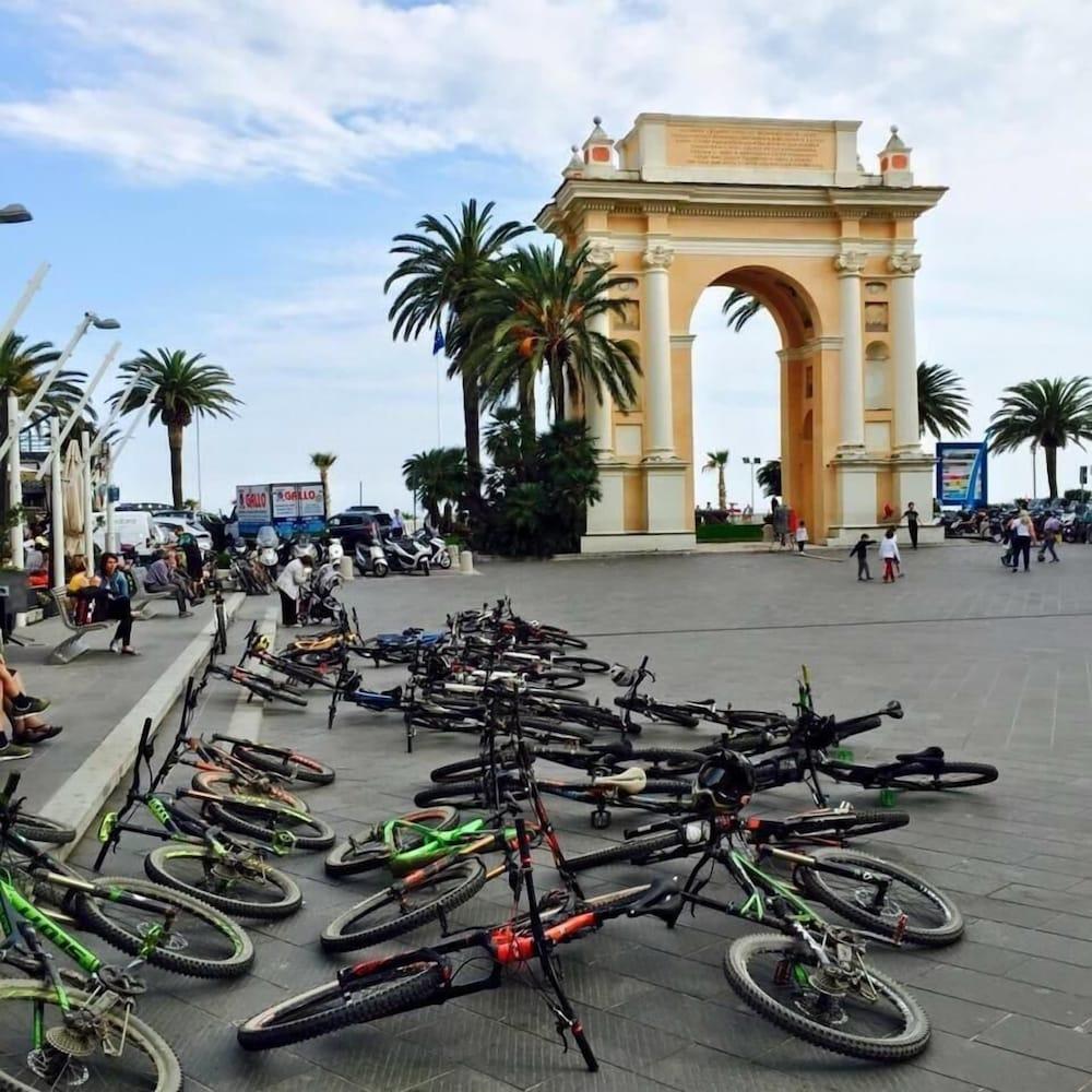Hotel Internazionale Finale Ligure Esterno foto