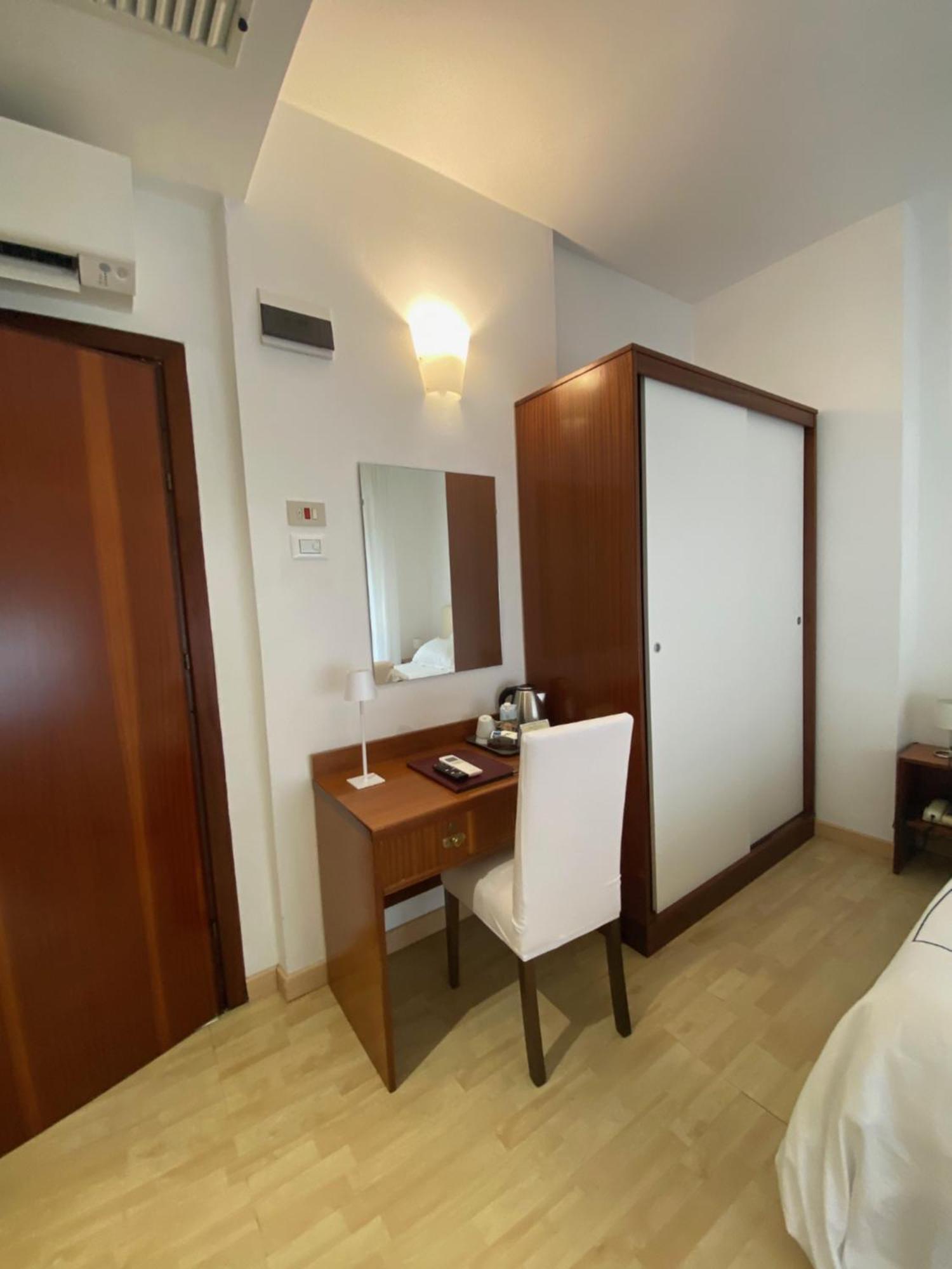 Hotel Internazionale Finale Ligure Esterno foto