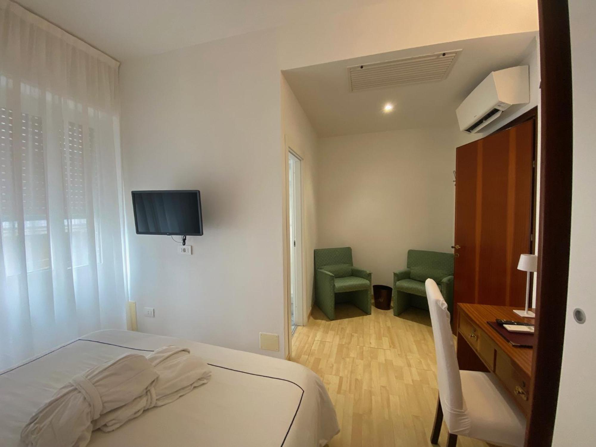 Hotel Internazionale Finale Ligure Esterno foto