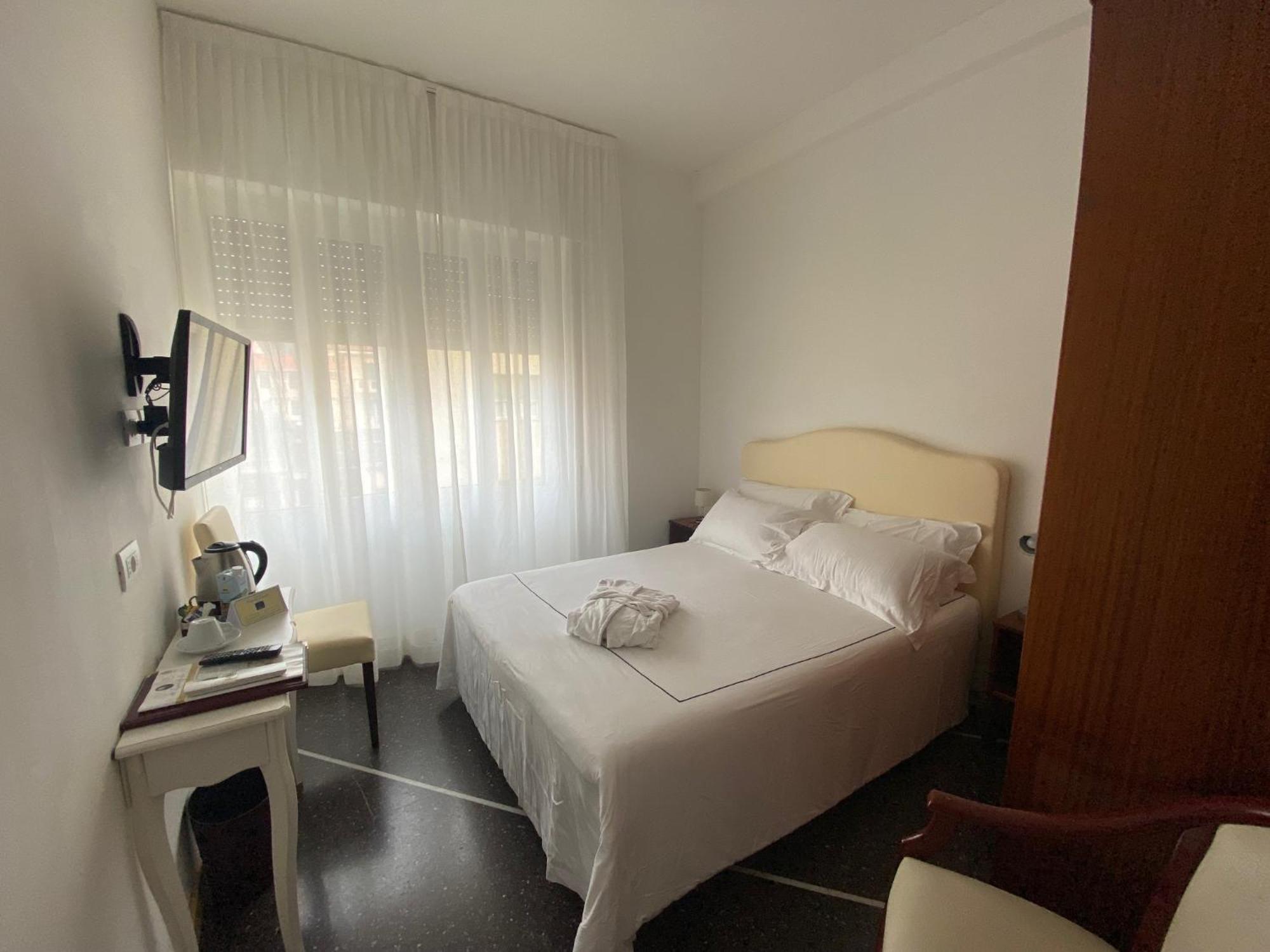 Hotel Internazionale Finale Ligure Esterno foto