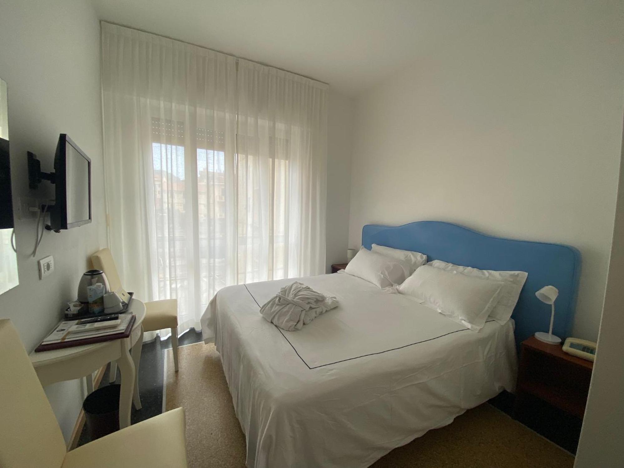 Hotel Internazionale Finale Ligure Esterno foto