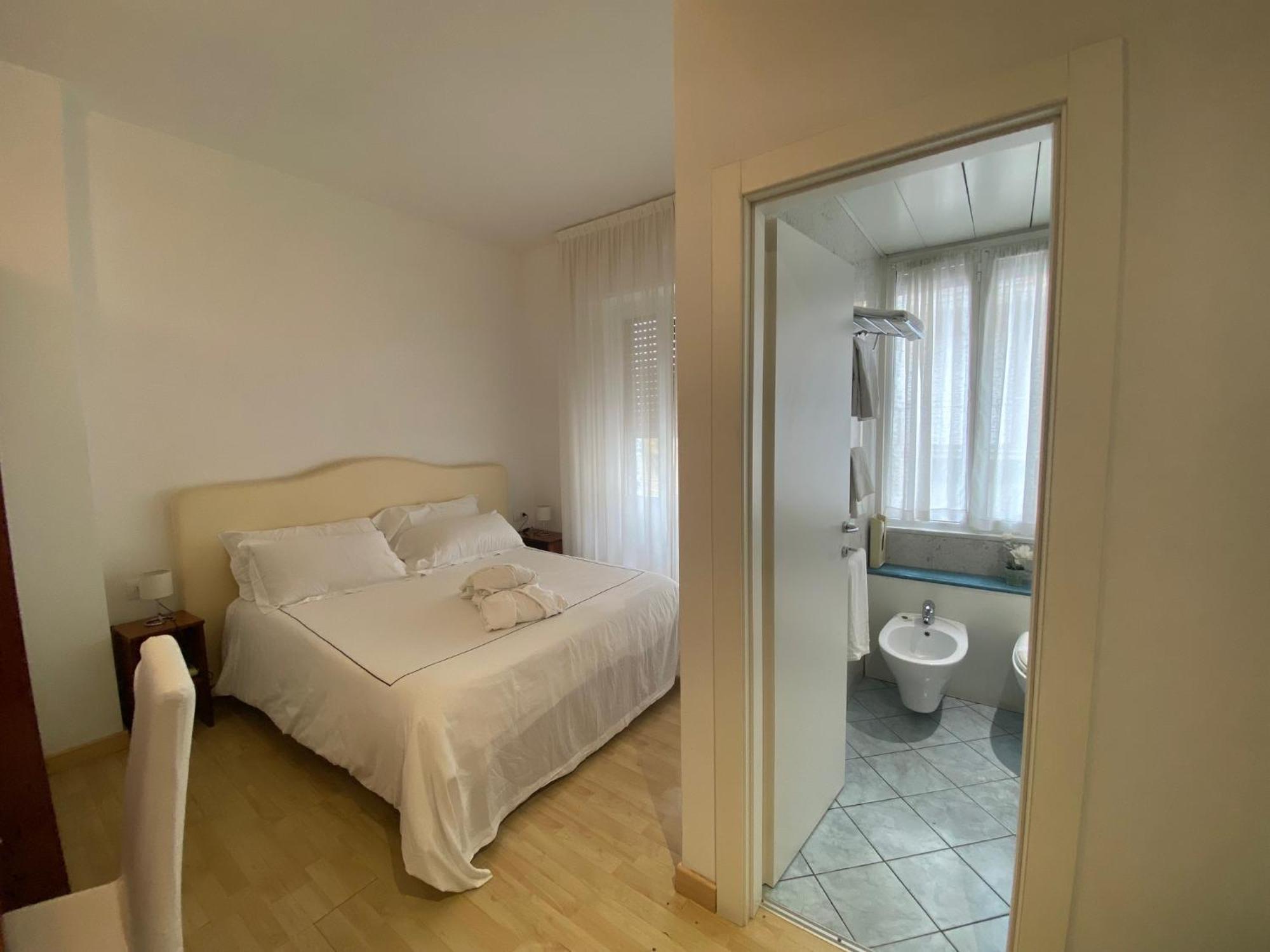 Hotel Internazionale Finale Ligure Esterno foto