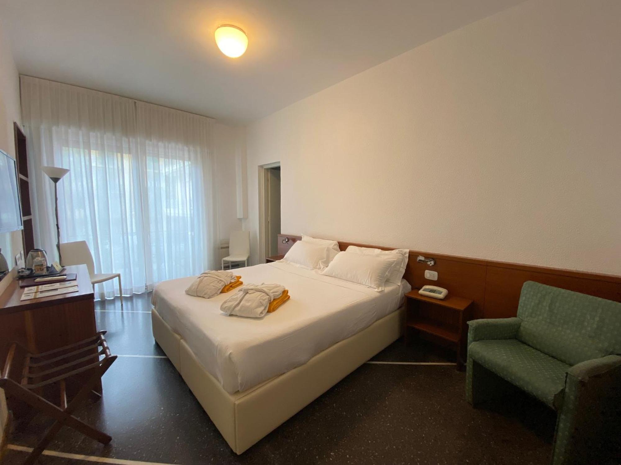 Hotel Internazionale Finale Ligure Esterno foto