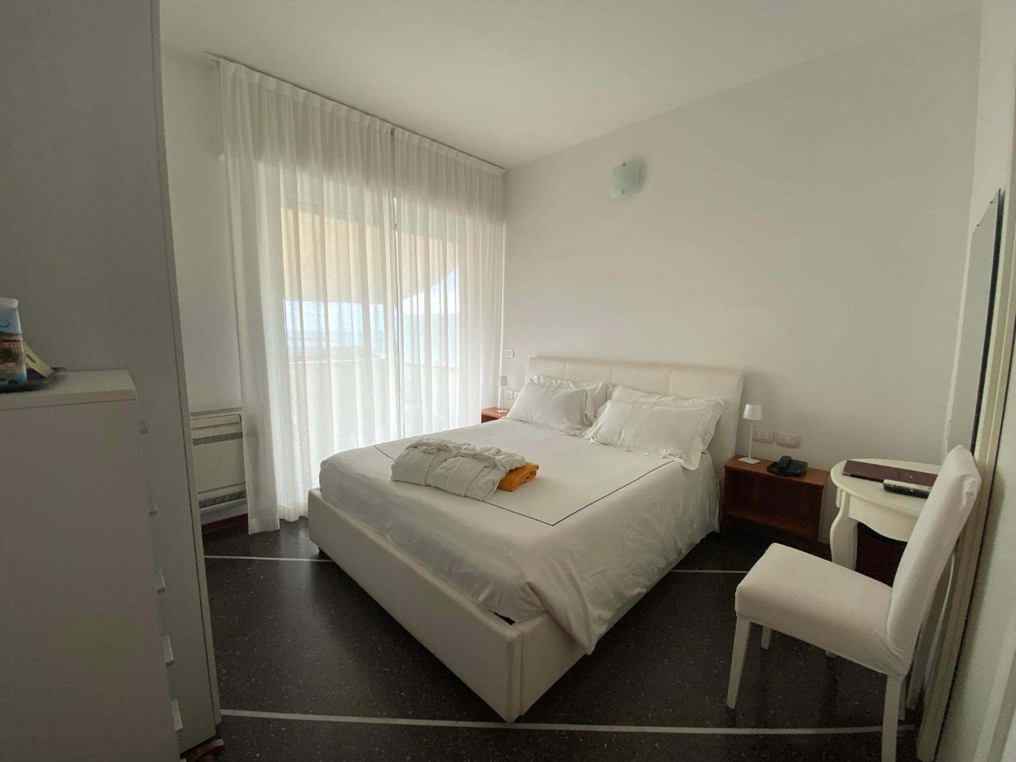 Hotel Internazionale Finale Ligure Esterno foto