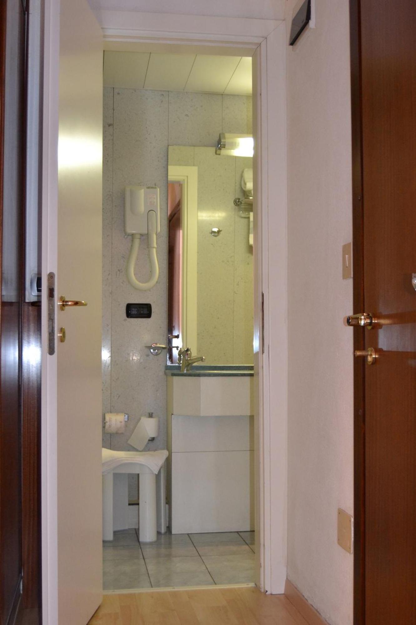 Hotel Internazionale Finale Ligure Esterno foto